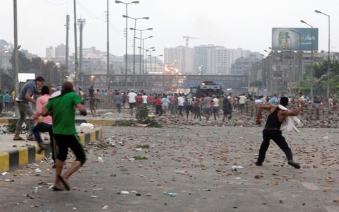 Βαιες συγκροσεις με 200 νεκρος στην Αγυπτο 