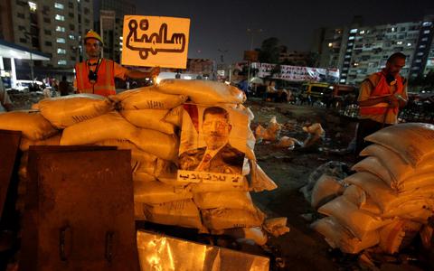 Βαιες συγκροσεις με 200 νεκρος στην Αγυπτο 